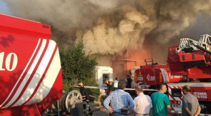 Fabrika cayır cayır yandı! Film gibi izlediler