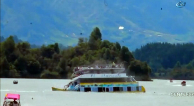 Turistleri taşıyan tekne battı: 6 ölü