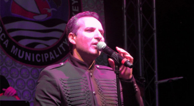 Ünlü sanatçı bayramları karıştırdı