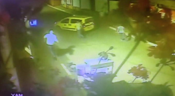 Bonzai içen taksici dehşeti! Önüne geleni ezdi!