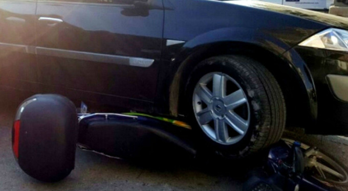 Trafik terörü! Motosikleti ezdi geçti