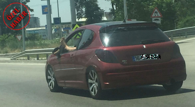 Bursa'da trafikte 'pes artık' dedirten görüntü!