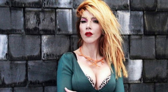Hande Yener'den Tarkan'a gönderme
