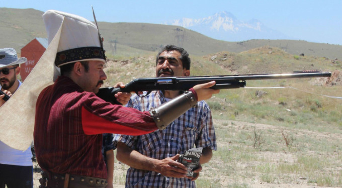 Mehteran attığını vurdu