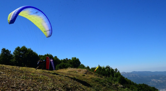 Bursa'da gökyüzünde nefes kesen yarış