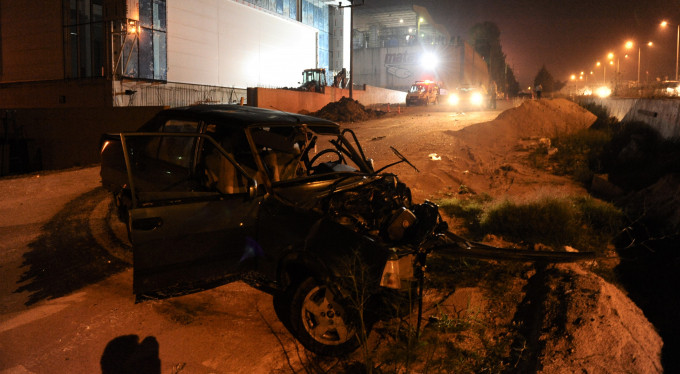 Bursa'da feci kaza! Camdan fırladı