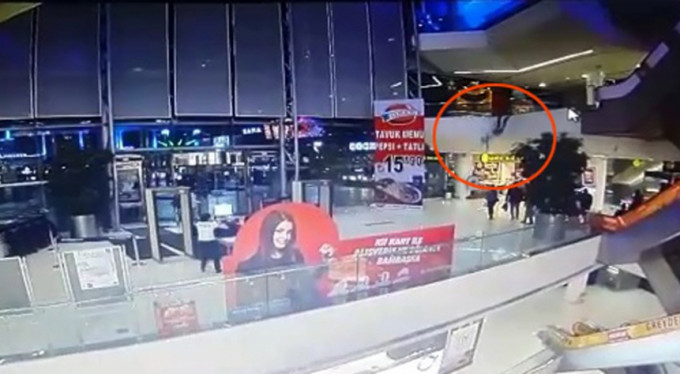 Kent Meydanı'nda böyle intihar etti!