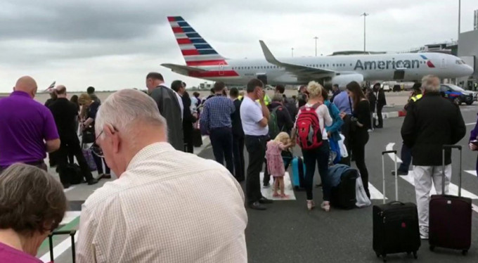 Manchester Havalimanı boşaltıldı