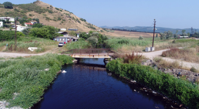 Bursa sahillerinde tavuk pislikleri yüzüyor