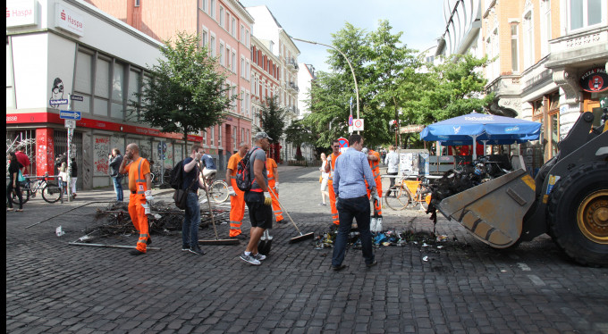Hamburg'da temizlik çalışmaları başladı