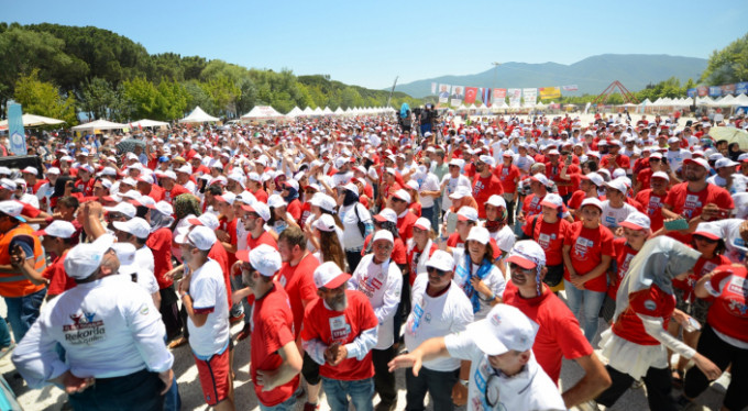 Dünya horon rekoru Bursa'da kırıldı!