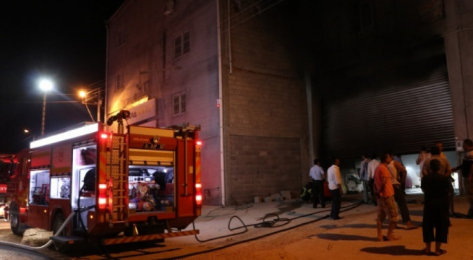 Mobilya atölyesi kül oldu