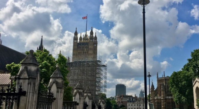 Parlamentoda panik! Hemen boşaltıldı...