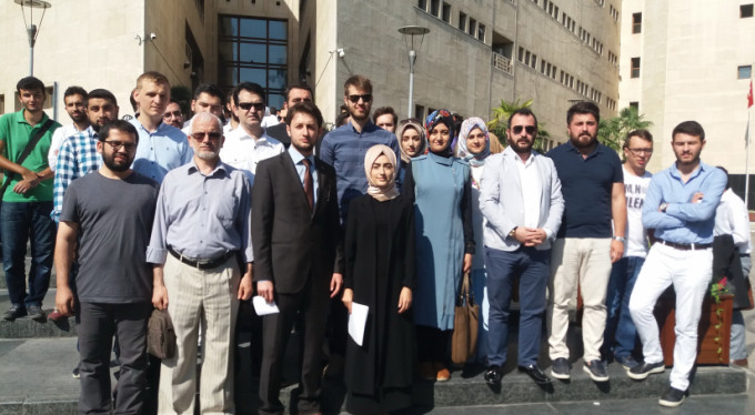 Bursalı gençler FETÖ davalarının takipçisi