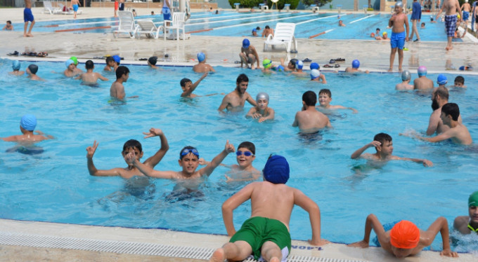 Bursalı çocuklar sıcaktan oraya akın ediyor