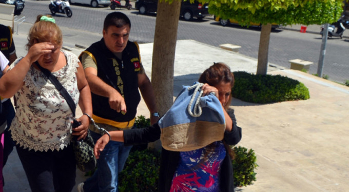 Villa hırsızları güneşlenirken yakalandı