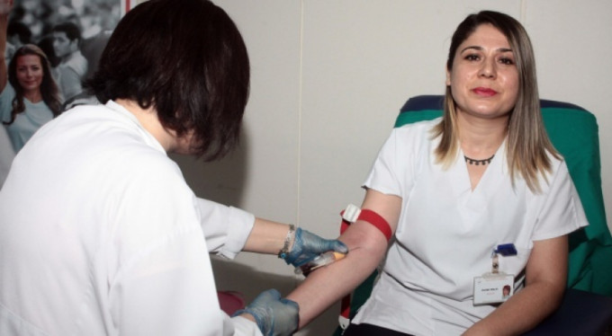 Sağlık çalışanlarından anlamlı bağış