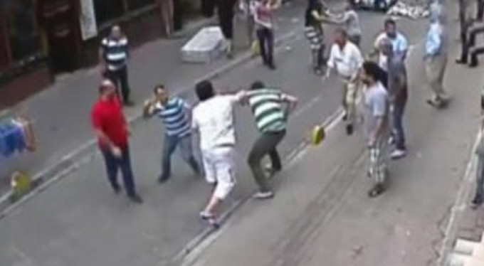 Aksaray esnafını döven İrlandalı için karar