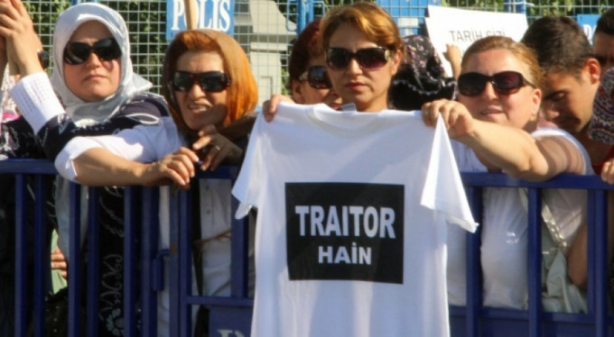 'Hero' tişörtüne halktan cevap geldi!