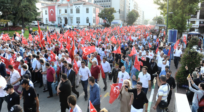 Bursa'da 10 binler 15 Temmuz için yürüdü