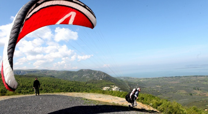 Bursa'da  yamaç paraşütü kursu