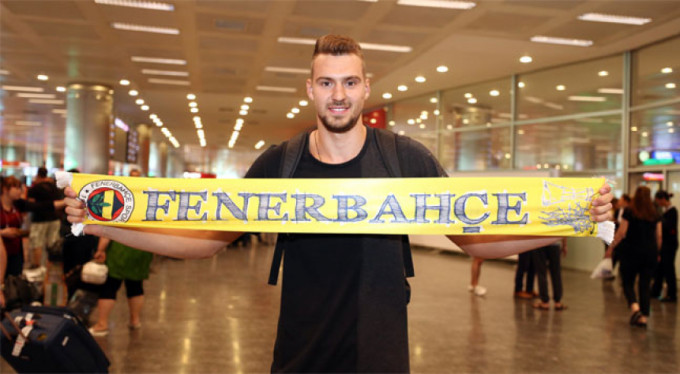 F.Bahçe'nin yeni transferi Türkiye'de