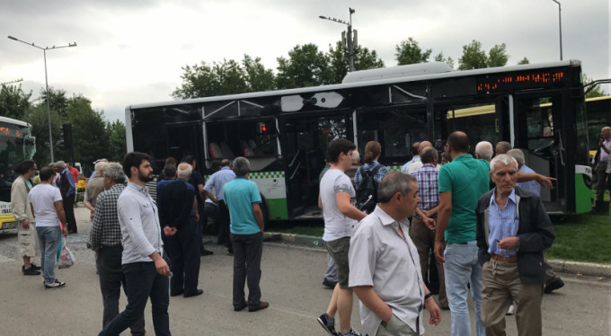 Bursa'da feci kaza! İki halk otobüsü çarpıştı