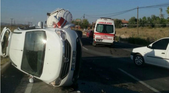 Ambulans ile minibüs çarpıştı: 10 yaralı