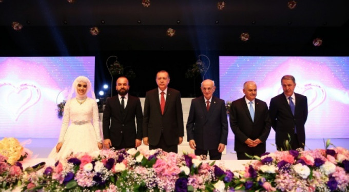 Devletin zirvesi nikah töreninde bir arada