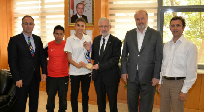 Rektör Ulcay, dünya ikincisi Hatice'yi ağırladı