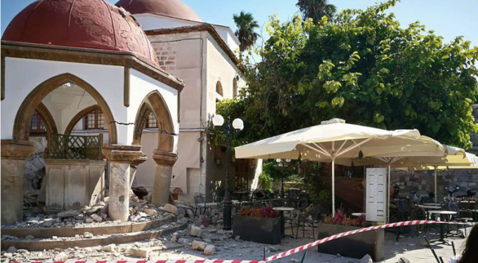 Deprem tarihi camiyi vurdu
