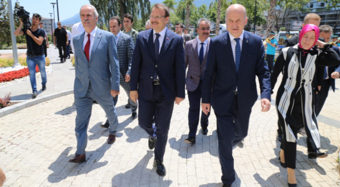 Çavuşoğlu'ndan Büyükşehir'e ziyaret