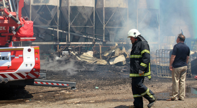 Bursa'da fabrikada korkutan yangın!