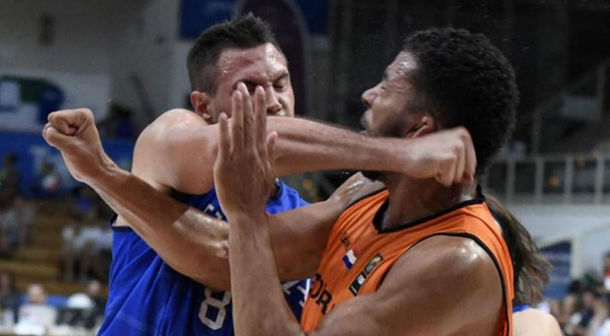 Bu yumruk pahalıya patladı