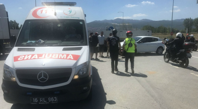 Bursa'da feci kaza! Otomobilin altına girdi