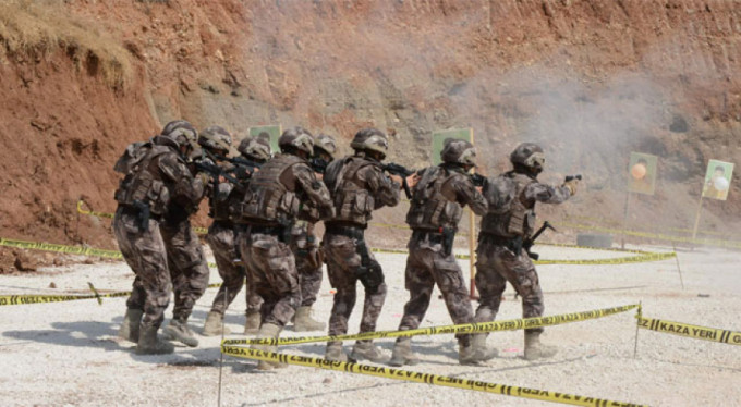 Özel harekat polisleri nefes kesti