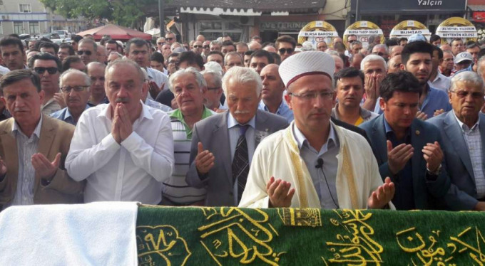 Son yolculuğuna dualarla uğurlandı