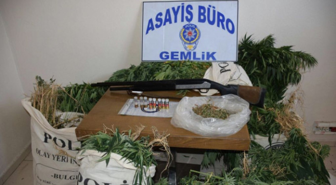 Bursa'da zehir tacirlerine üst üste darbe