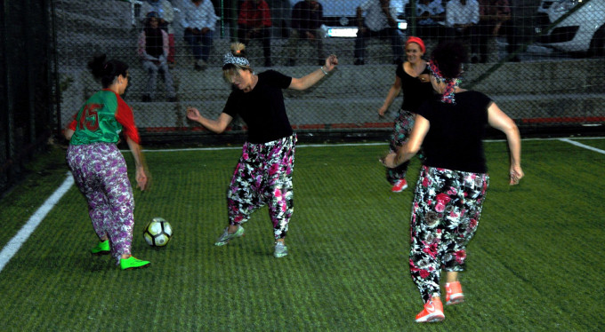 Bursa'da şalvarlı kramponlardan gol şov!