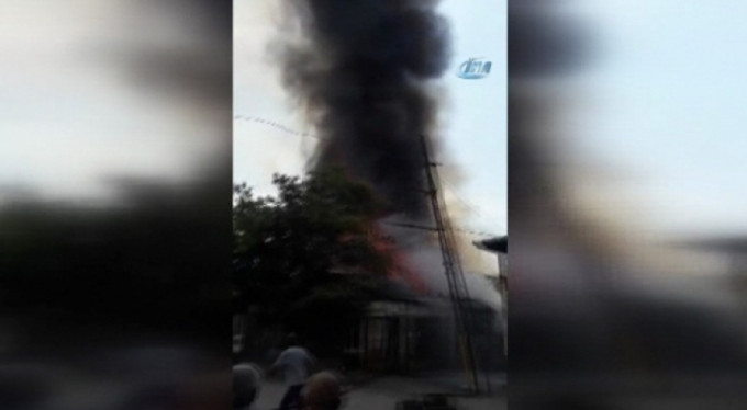 Korkutan yangın! Çok sayıda dükkan küle döndü