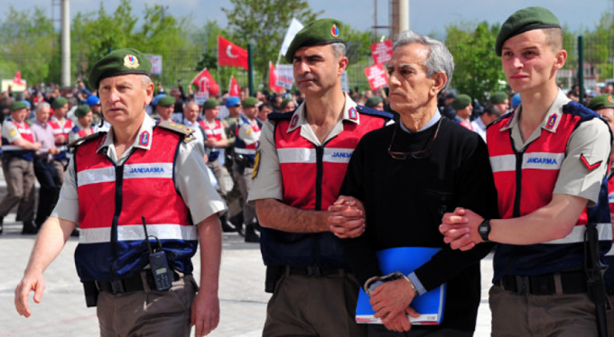 Darbeci olduğunu söylersem 'babası ihbar etti' derler