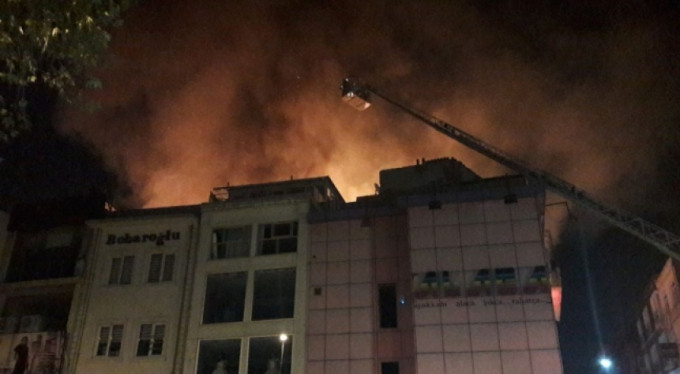 Otel yandı, öğrenci yurduna sıçradı