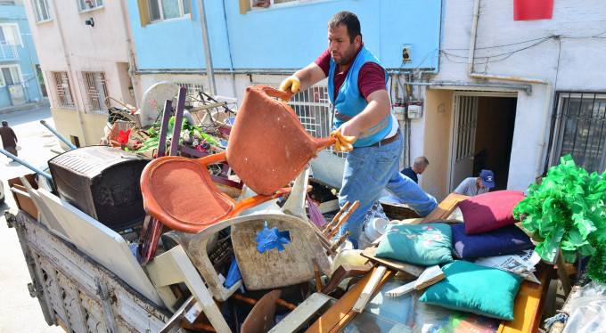 O iki ev mahallenin kabusu oldu! Belediye devrede