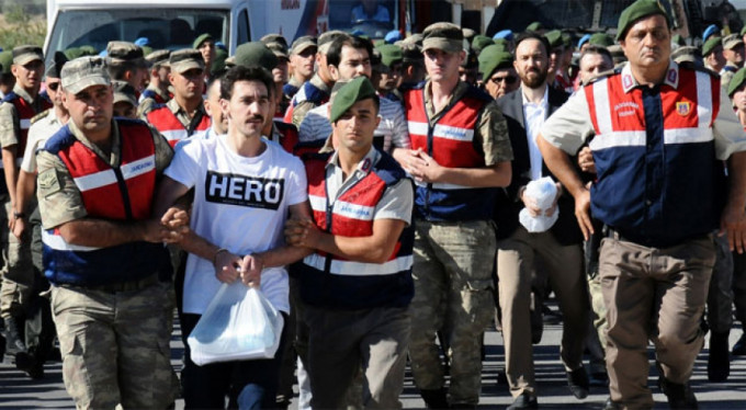'Hero' tişörtüyle ilgili flaş karar!