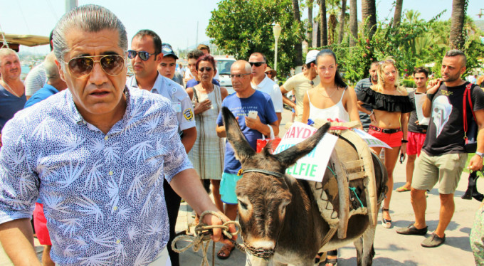 Ünlü türkücü herkesi şok etti