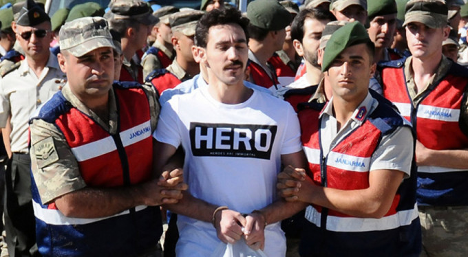 'Hero' tişörtü olayında sıcak gelişme!