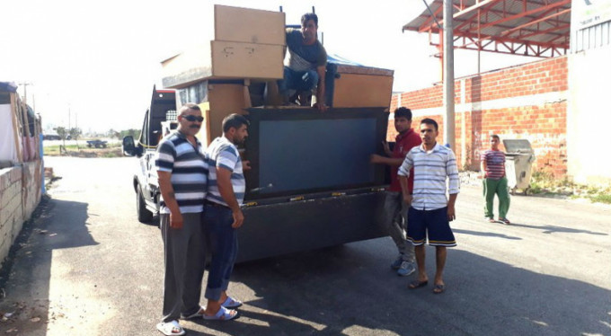 Bursa'da zenginden alıp fakire dağıtıyorlar