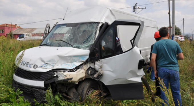 Bursa'da feci kaza! Tarlaya uçtu
