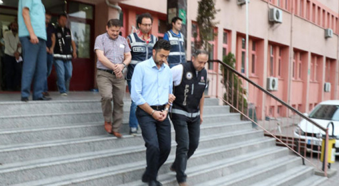 Rüşvetçi polislere tutuklama