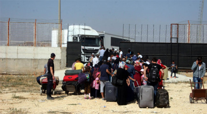 Akın akın ülkelerine gidiyorlar